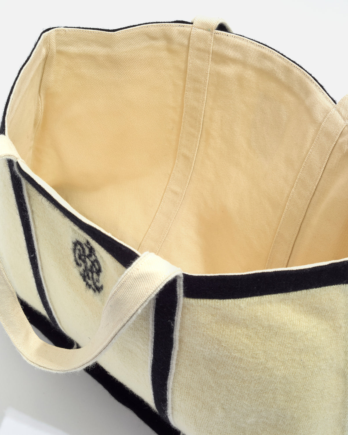 AC Tote image 3